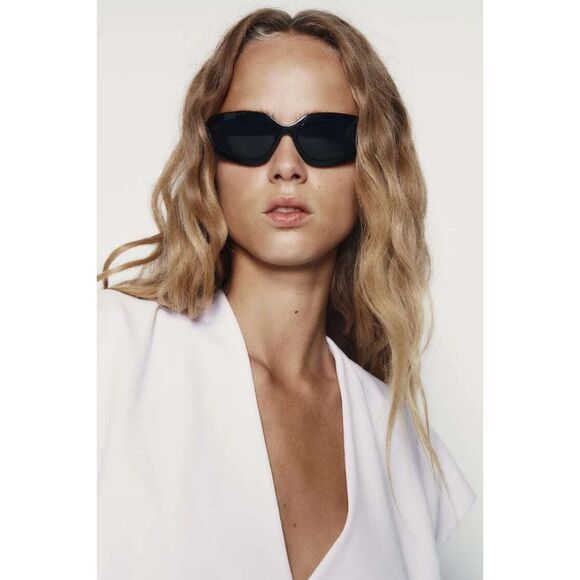 White Zara Deep V-Neck Sleeveless Pullover Top (NWT) - Picture 2 of 11